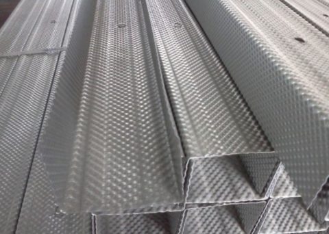 Профиль для гипсокартона есть в любом строительном магазине