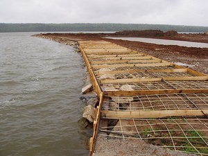 Применение композитной арматуры возможно даже при строительстве водных сооружений, коррозия ей не страшна