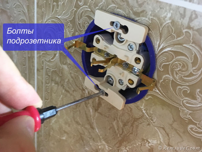 Установка розетки в подрозетник Установка розетки в подрозетник