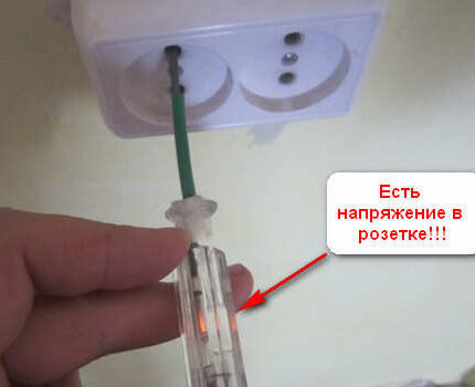 Этапы установки розетки Отвертка для определения напряжения