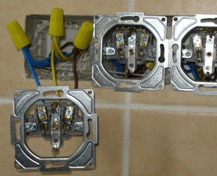 Установка розеток по шлейфовой схеме Установка блока розеток